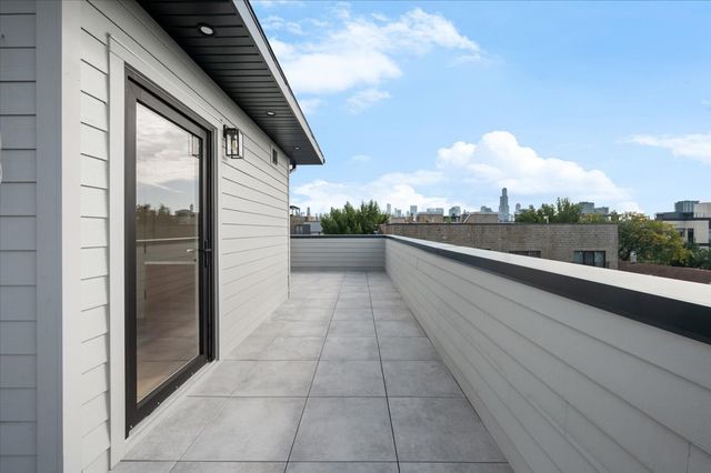 529 N Hartland Court, Chicago, IL 60622