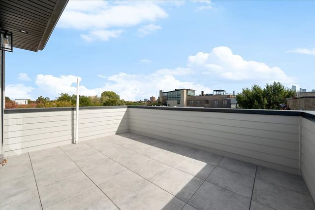 529 N Hartland Court, Chicago, IL 60622