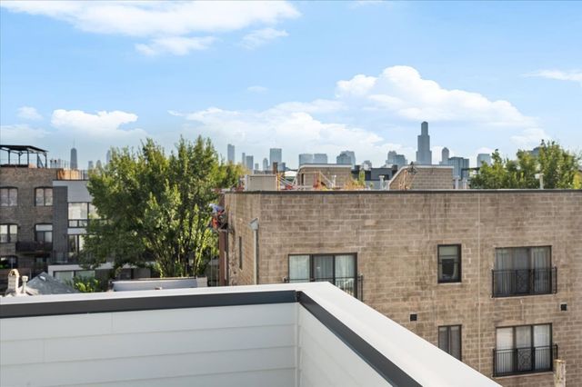 529 N Hartland Court, Chicago, IL 60622