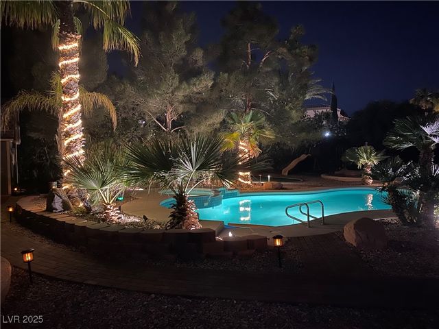 2975 Montessouri Street, Las Vegas, NV 89117