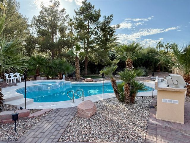 2975 Montessouri Street, Las Vegas, NV 89117