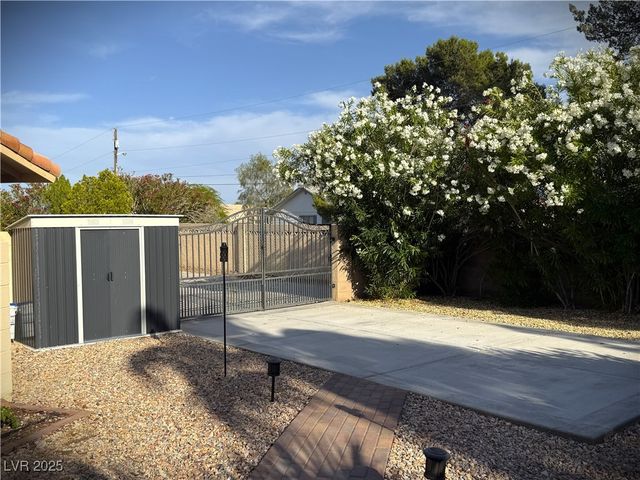 2975 Montessouri Street, Las Vegas, NV 89117