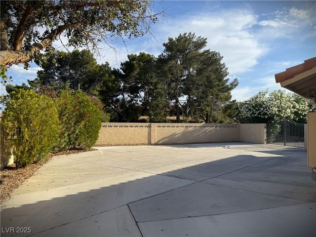 2975 Montessouri Street, Las Vegas, NV 89117