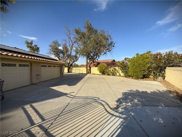 2975 Montessouri Street, Las Vegas, NV 89117