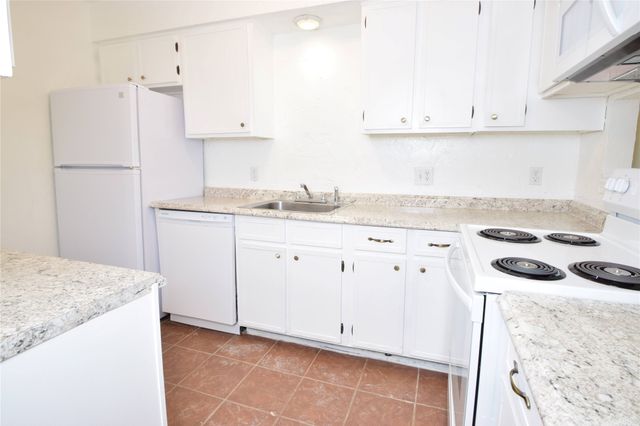 6601 S Zunis Avenue 2302, Tulsa, OK 74136
