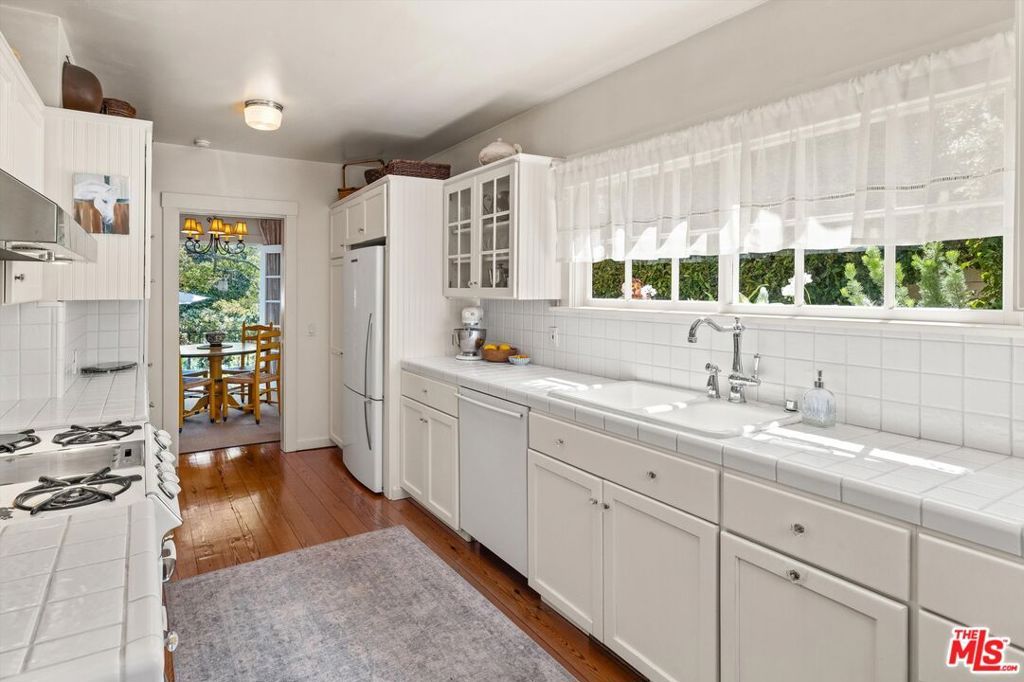 Image 12 of property listing at 1520 Willina Lane, Santa Barbara, CA 93108