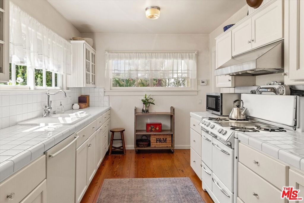 Image 14 of property listing at 1520 Willina Lane, Santa Barbara, CA 93108
