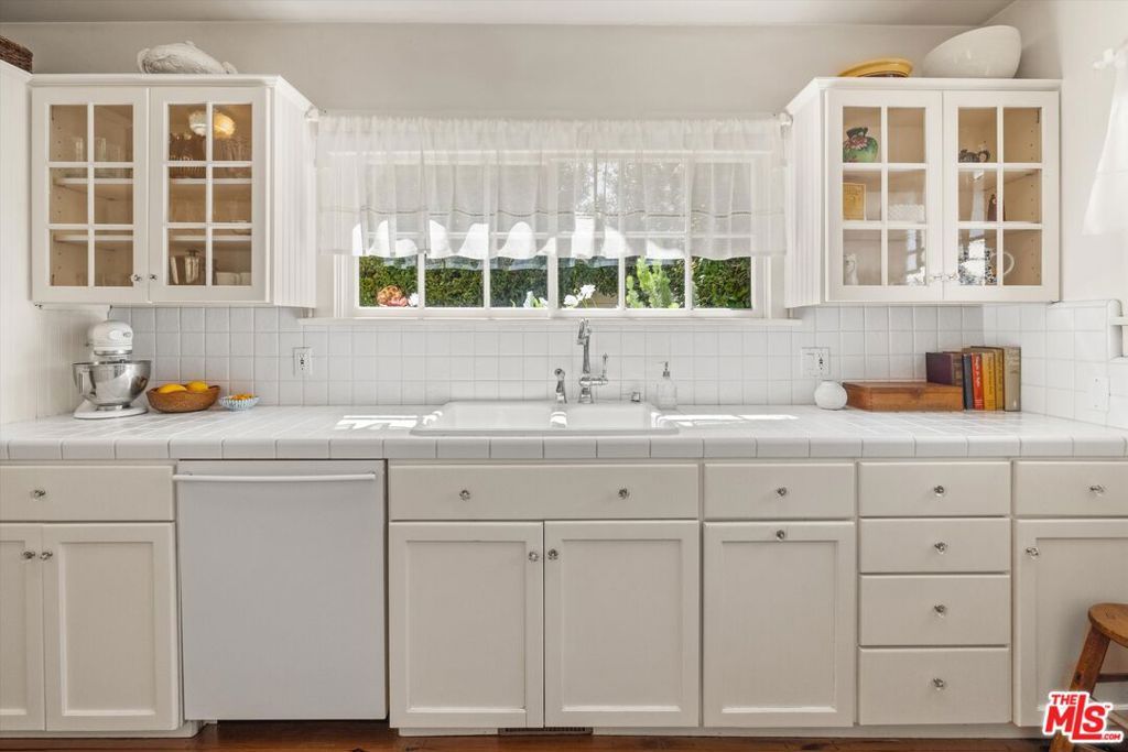 Image 15 of property listing at 1520 Willina Lane, Santa Barbara, CA 93108
