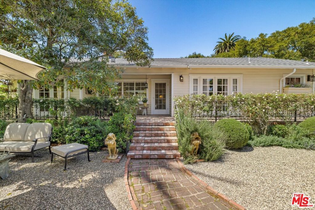 Image 2 of property listing at 1520 Willina Lane, Santa Barbara, CA 93108