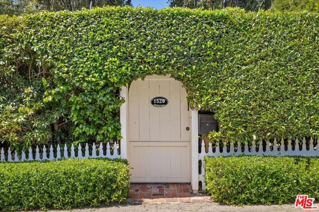 Image 3 of property listing at 1520 Willina Lane, Santa Barbara, CA 93108