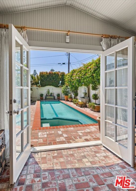 Image 32 of property listing at 1520 Willina Lane, Santa Barbara, CA 93108