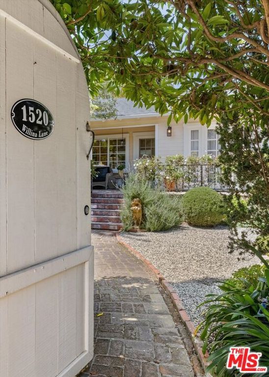 Image 4 of property listing at 1520 Willina Lane, Santa Barbara, CA 93108