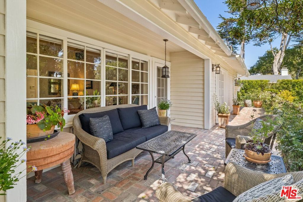 Image 6 of property listing at 1520 Willina Lane, Santa Barbara, CA 93108