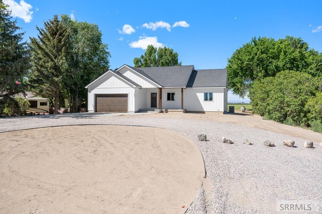 Image 2 of property listing at 1243 E 1500 N, Terreton, ID 83450