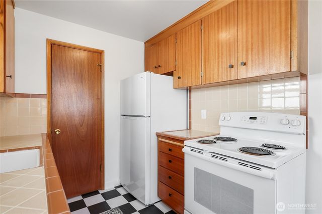 2845 21st Avenue W, Seattle, WA 98199