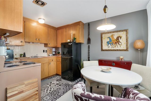 2845 21st Avenue W, Seattle, WA 98199