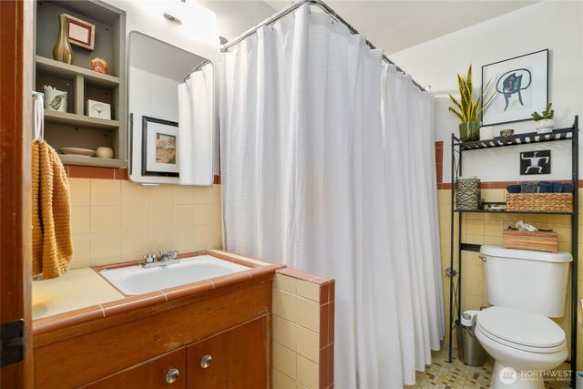 2845 21st Avenue W, Seattle, WA 98199