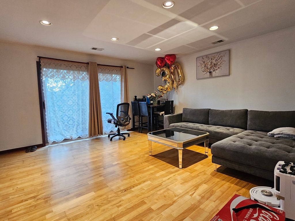 9709 Bianco Terrace E, Des Plaines, IL 60016 — photo 5