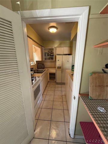 185 E 20th St, Hialeah, FL 33010