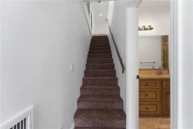 5211 Calatrana Drive, Woodland Hills, CA 91364