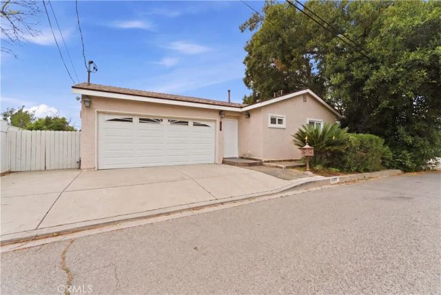 5211 Calatrana Drive, Woodland Hills, CA 91364
