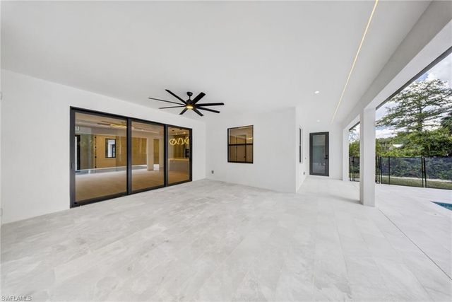533 6th ST SE, Naples, FL 34117