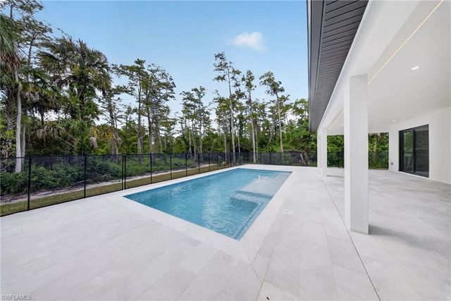 533 6th ST SE, Naples, FL 34117