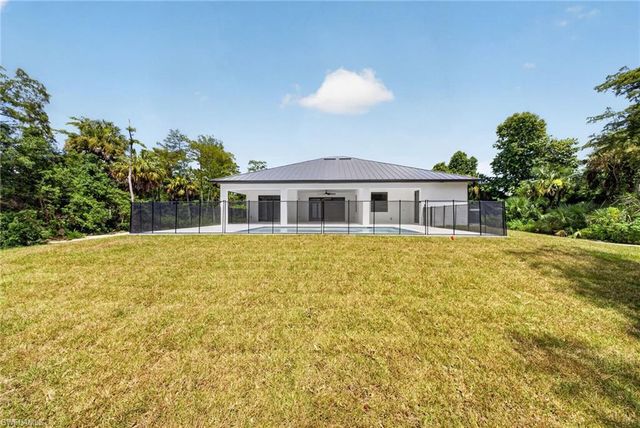 533 6th ST SE, Naples, FL 34117