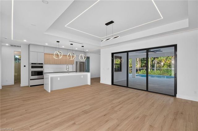 533 6th ST SE, Naples, FL 34117