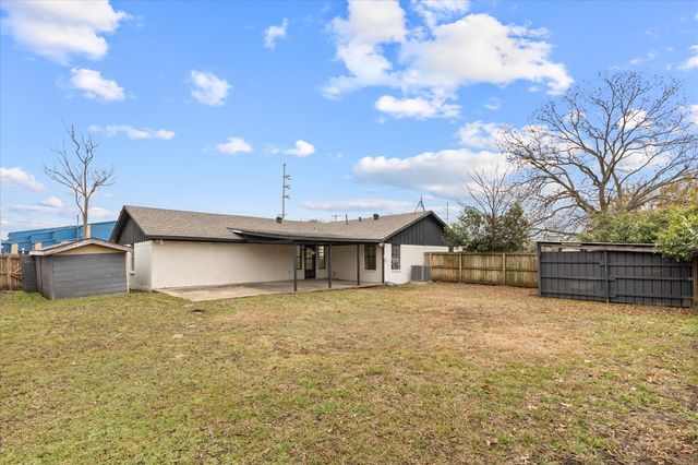 312 E Cottonwood Street, Leonard, TX 75452