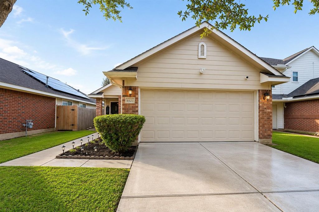 4823 Canyon Blanco Drive, Houston, TX 77045