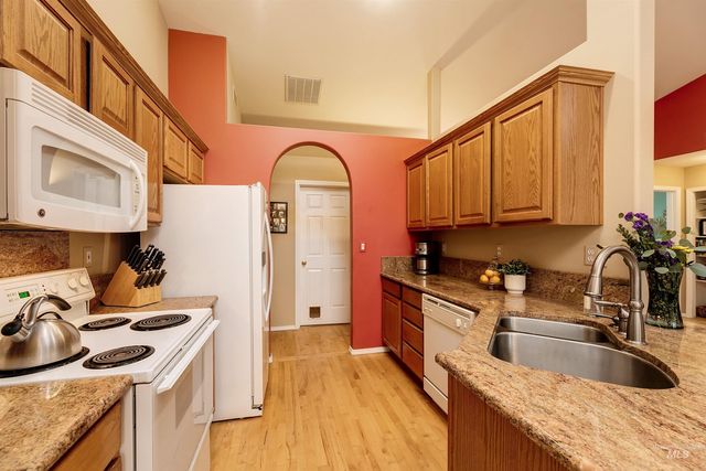 947 N Echohawk Way, Eagle, ID 83616