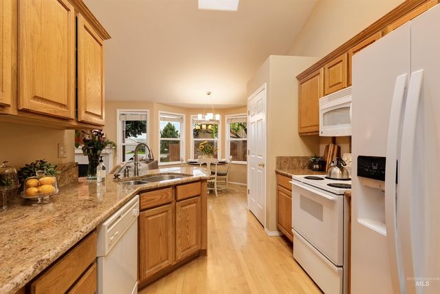 947 N Echohawk Way, Eagle, ID 83616