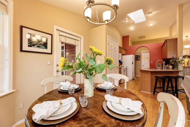 947 N Echohawk Way, Eagle, ID 83616