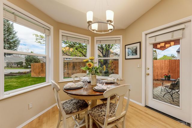 947 N Echohawk Way, Eagle, ID 83616