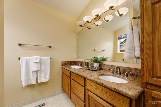 947 N Echohawk Way, Eagle, ID 83616