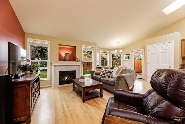 947 N Echohawk Way, Eagle, ID 83616