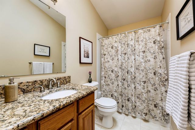 947 N Echohawk Way, Eagle, ID 83616