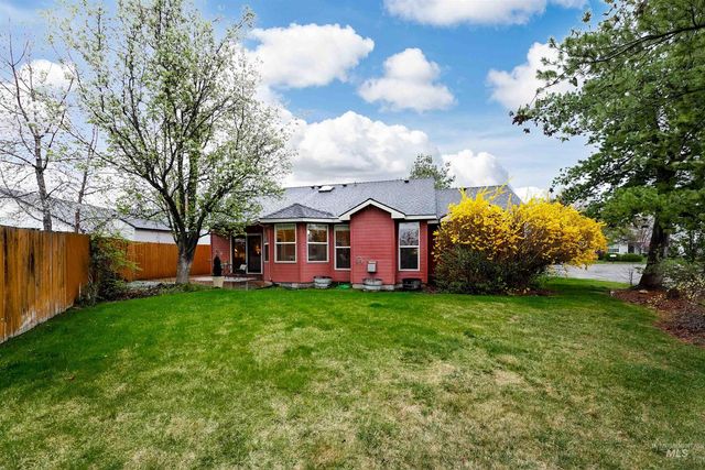 947 N Echohawk Way, Eagle, ID 83616