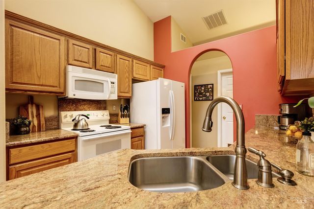 947 N Echohawk Way, Eagle, ID 83616