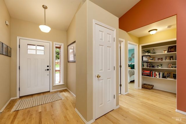 947 N Echohawk Way, Eagle, ID 83616