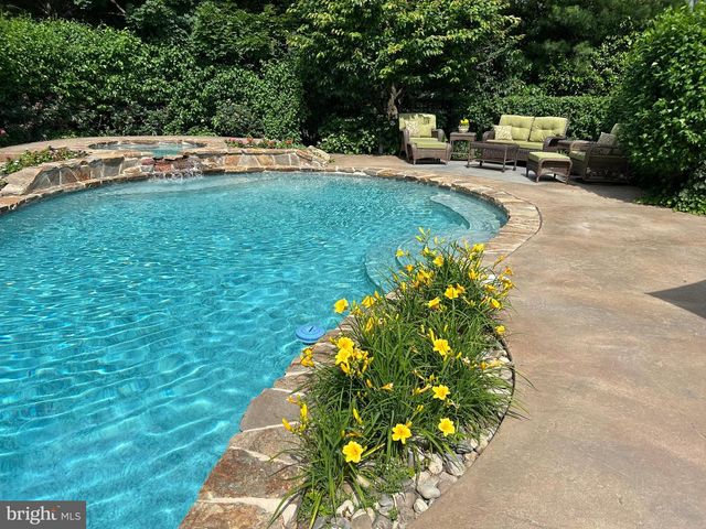 5 COUNTRY RUN, Thornton, PA 19373