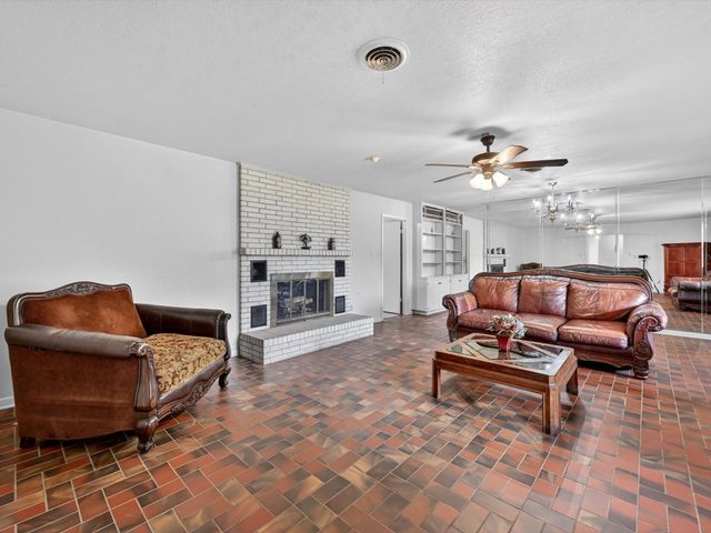 720 Alsue Street, Fort Worth, TX 76140