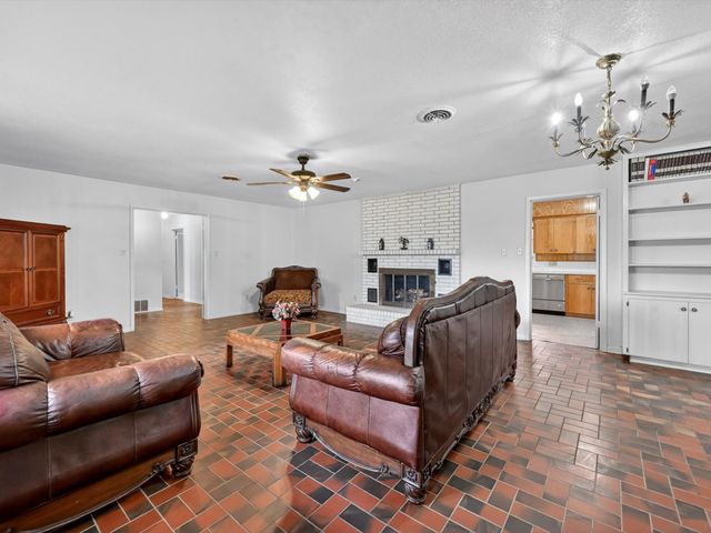 720 Alsue Street, Fort Worth, TX 76140