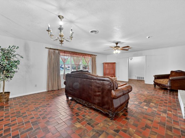 720 Alsue Street, Fort Worth, TX 76140