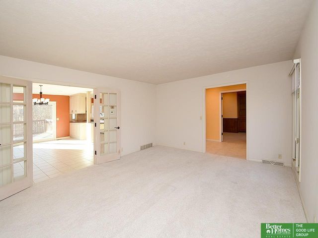 12033 Farnam Street, Omaha, NE 68154