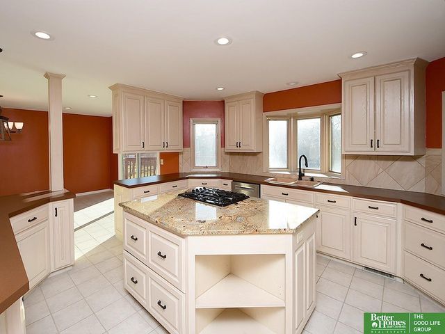 12033 Farnam Street, Omaha, NE 68154