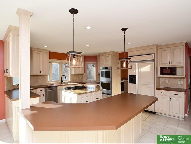 12033 Farnam Street, Omaha, NE 68154