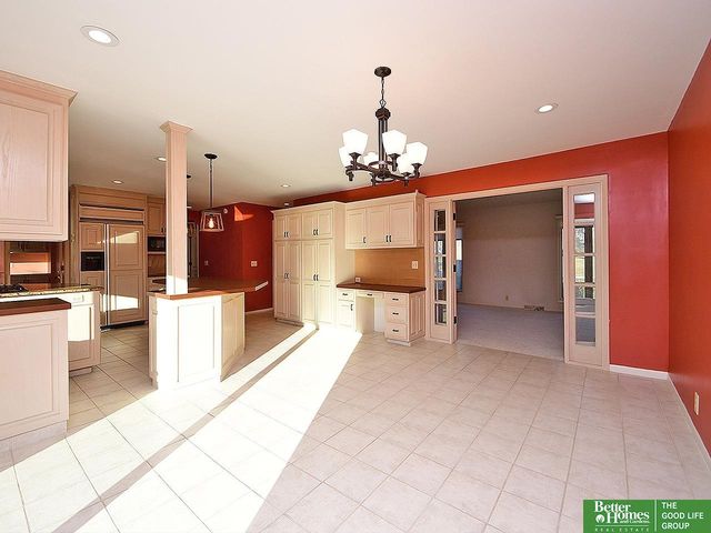 12033 Farnam Street, Omaha, NE 68154