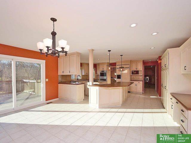 12033 Farnam Street, Omaha, NE 68154